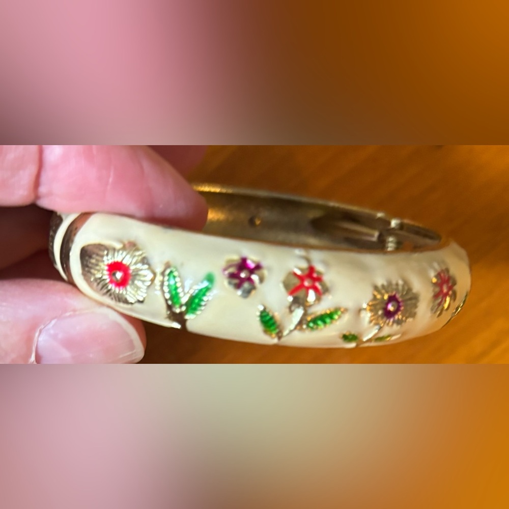 Hand painted bangle - Picture 1 of 3